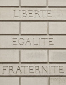 https://masoneriaalicante.com/wp-content/uploads/2023/09/French_motto_Liberte_egalite_fraternite_on_a_brickwall-233x300.jpg